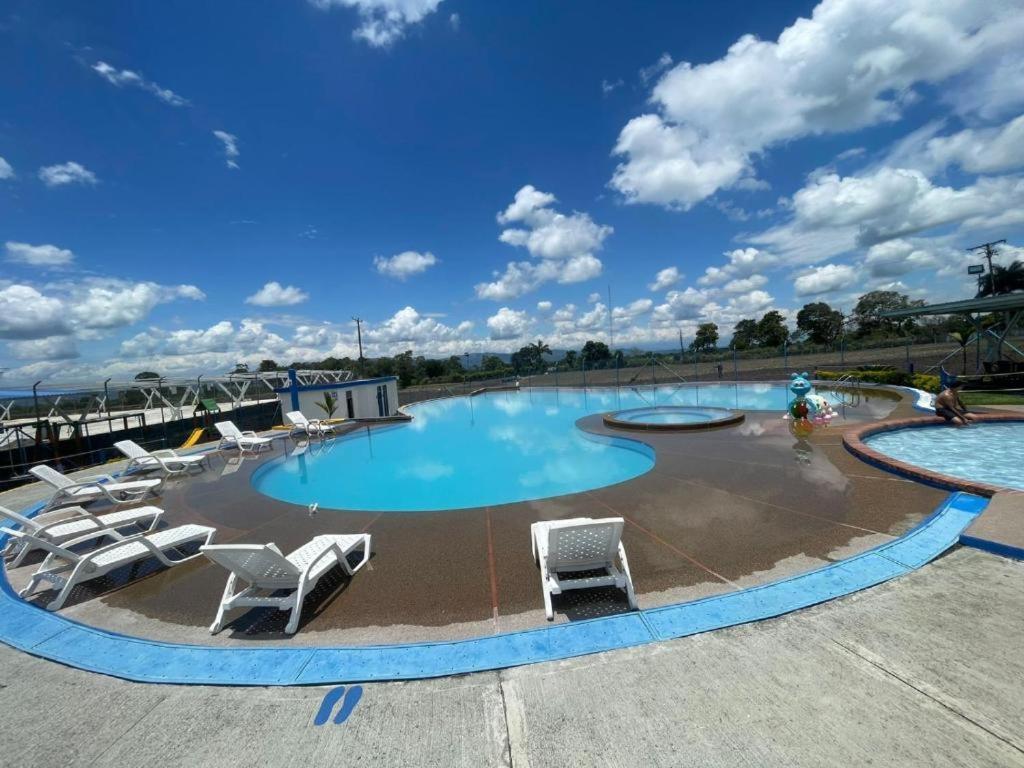 Apartamento Cerca Parque Del Cafe Con Piscina มอนเตเนโกร ภายนอก รูปภาพ